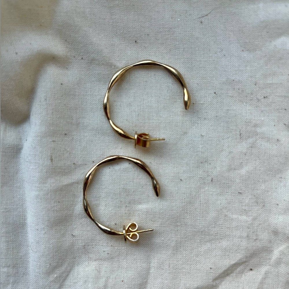 PD Paola Wavy hoop earrings in gold plated silver